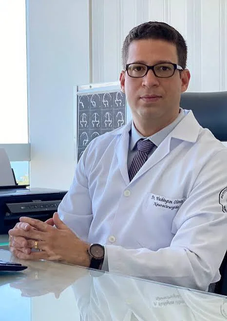 Dr. Washington Oliveira - Neurocirurgião em Salvador